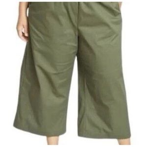 Universal Standard Wide Leg Pull On Cropped Pants (US size S; size 16)